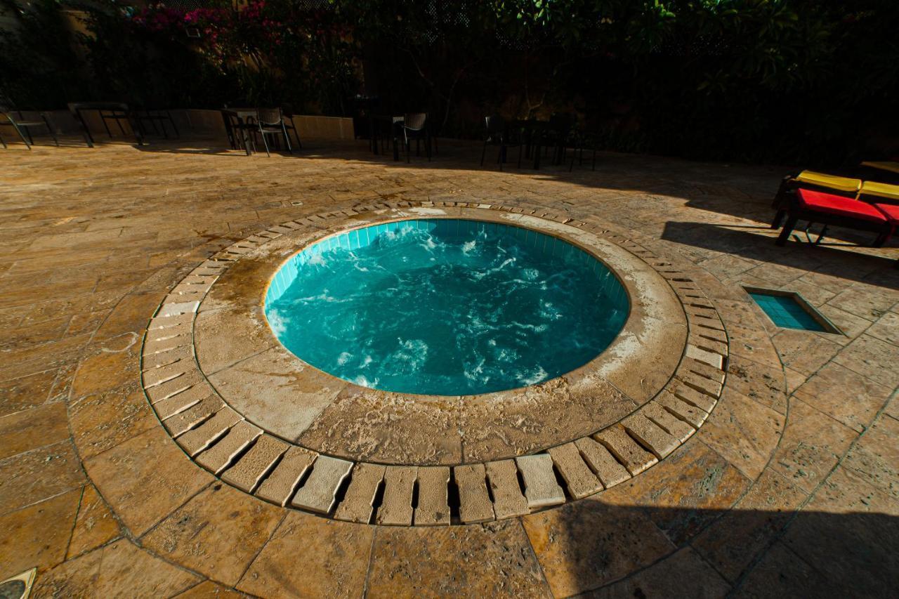 Oryx Hotel Aqaba Exterior photo A circular spa