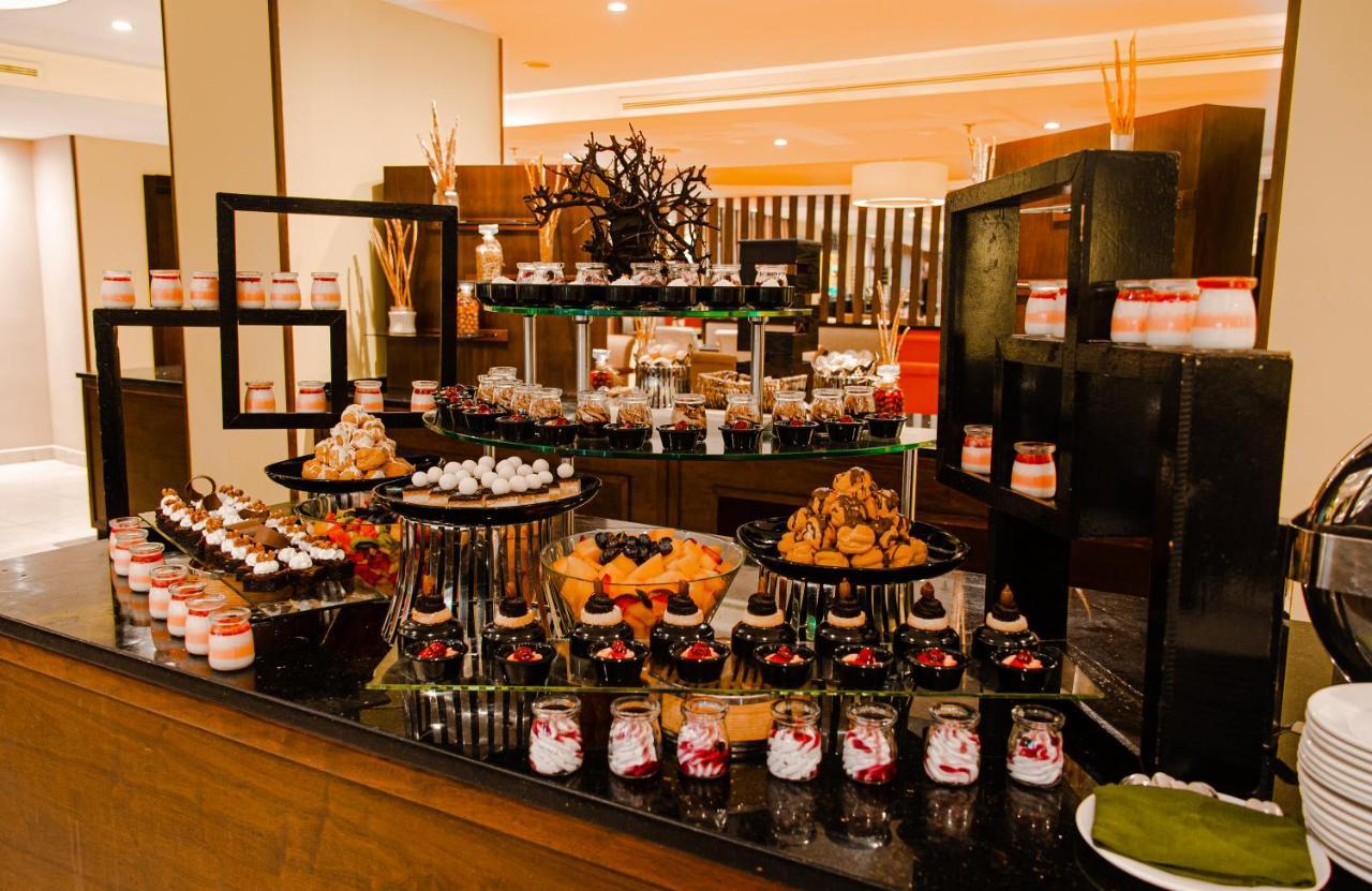 Oryx Hotel Aqaba Exterior photo A dessert buffet