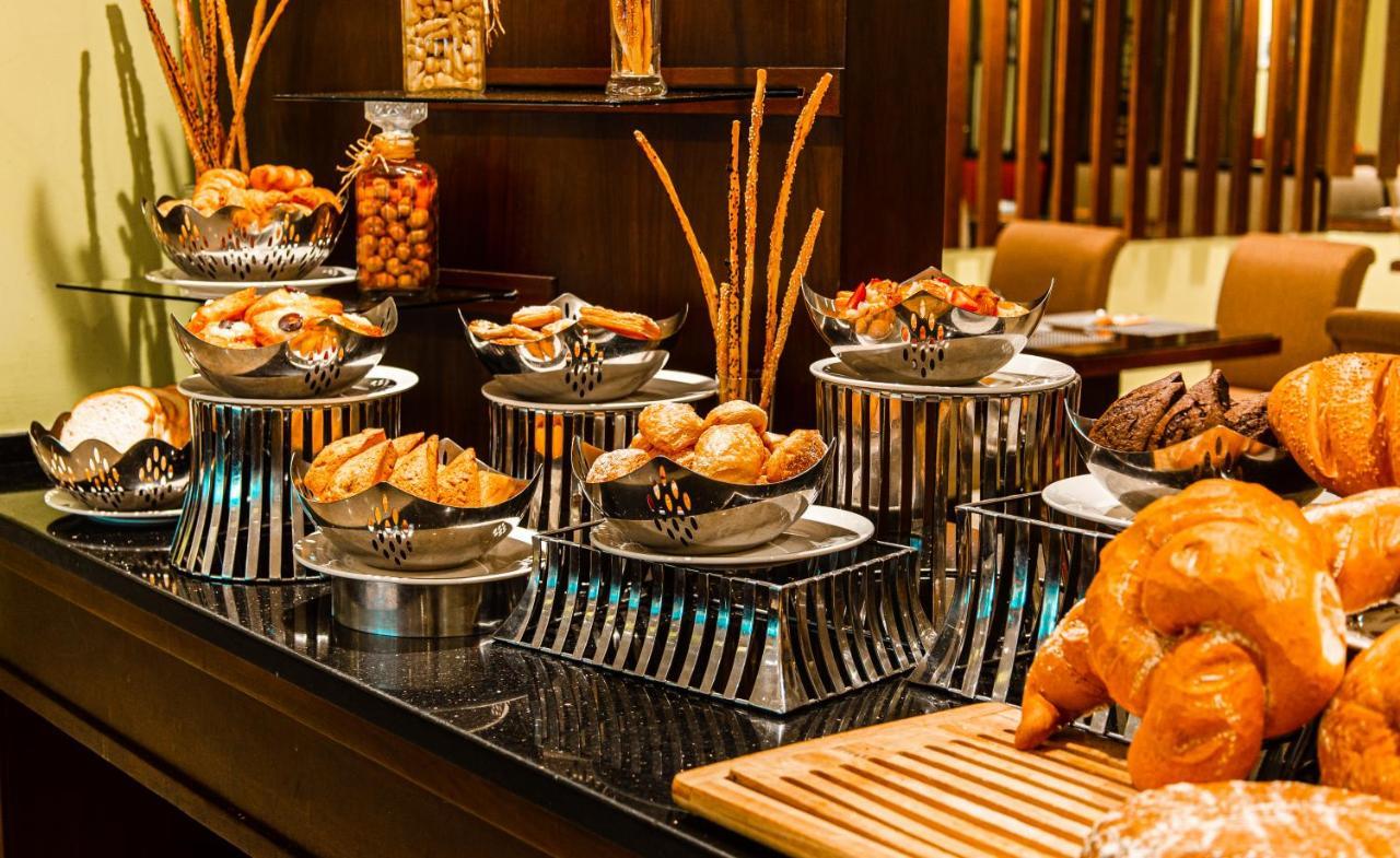 Oryx Hotel Aqaba Exterior photo A buffet at a hotel
