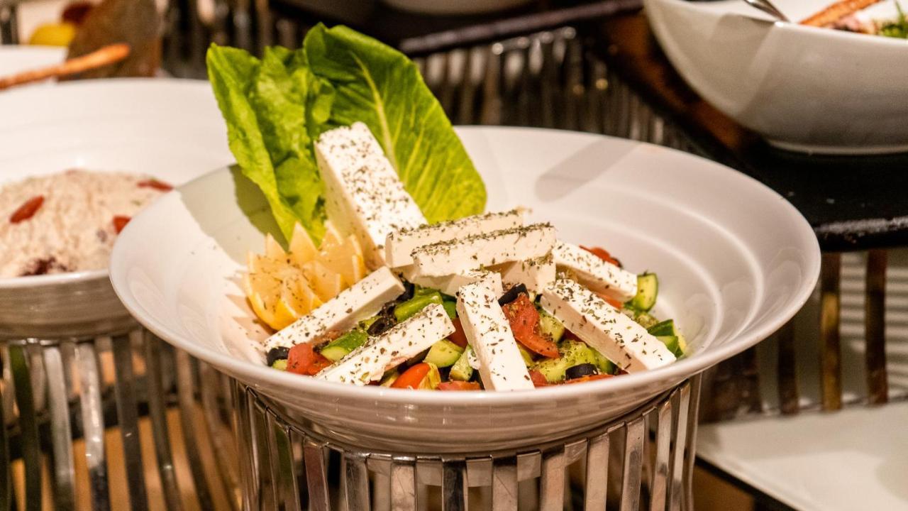Oryx Hotel Aqaba Exterior photo Greek salad
